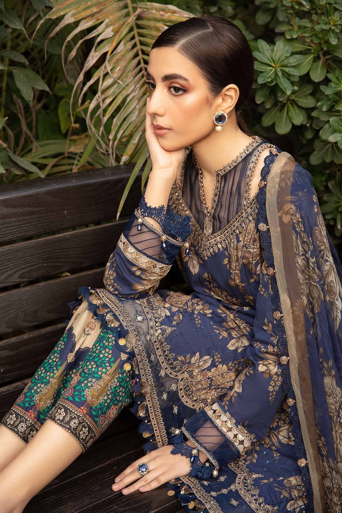 AR-14 3Pc Digital Printed Lawn Suit With Digital Printed Lawn Dupatta