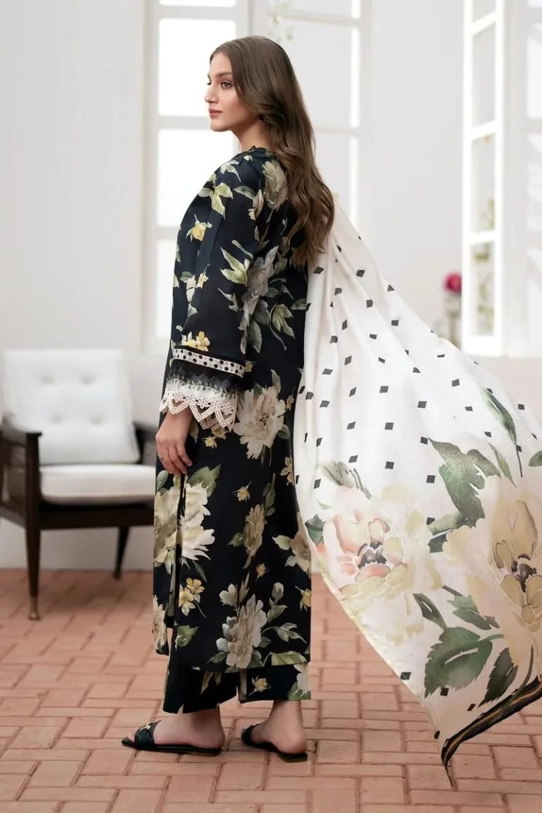 Digital Printed Lawn Suit 3pc Wth Lawn Digital Printed Dupatta & Patches