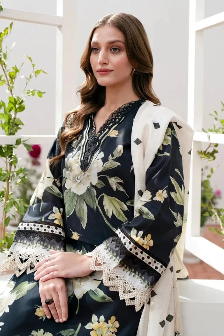 Digital Printed Lawn Suit 3pc Wth Lawn Digital Printed Dupatta & Patches