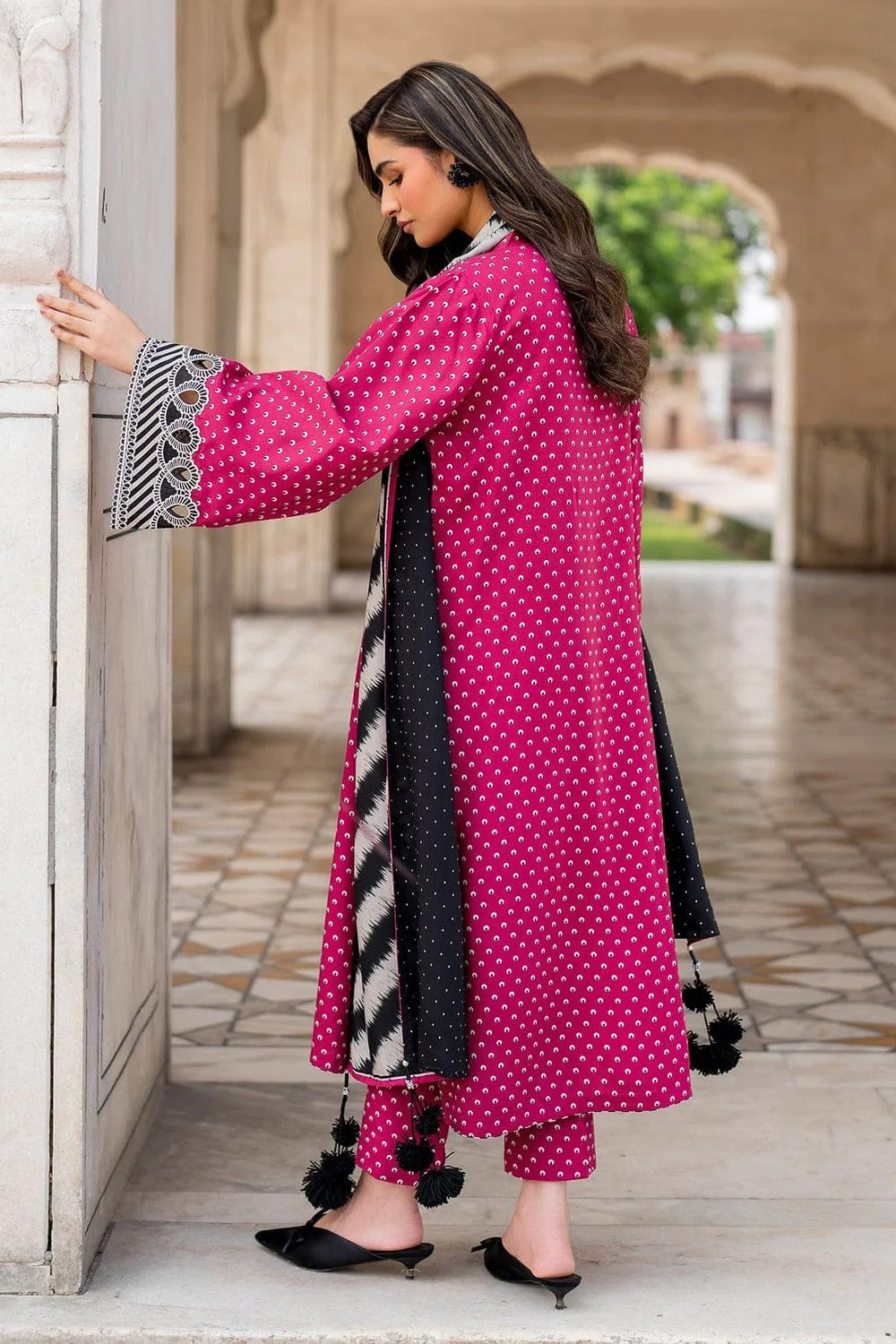 AR-BQ411 Digital Printed Unstitched 3pc Lawn Suit With Digital Printed Lawn Dupatta