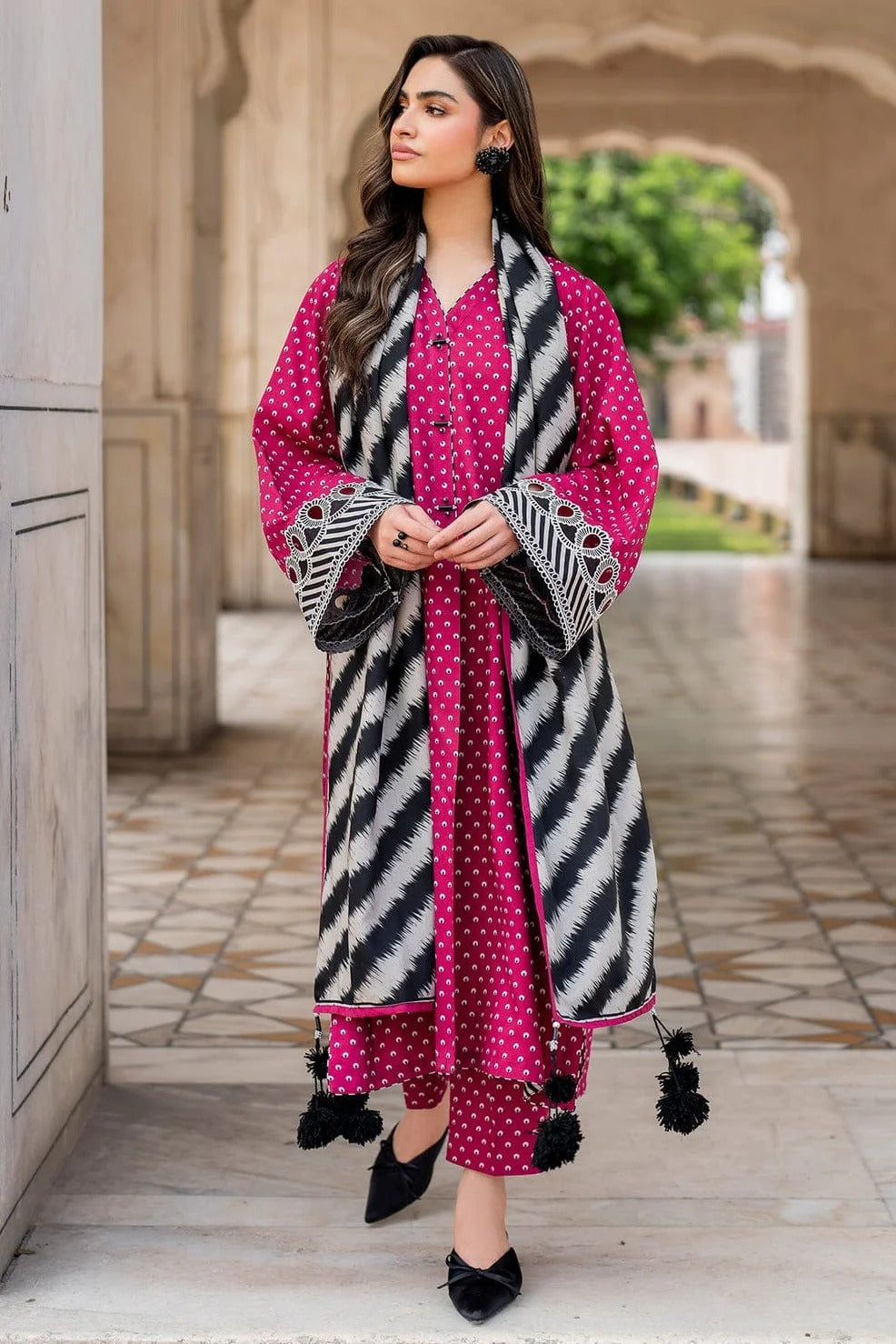 AR-BQ411 Digital Printed Unstitched 3pc Lawn Suit With Digital Printed Lawn Dupatta